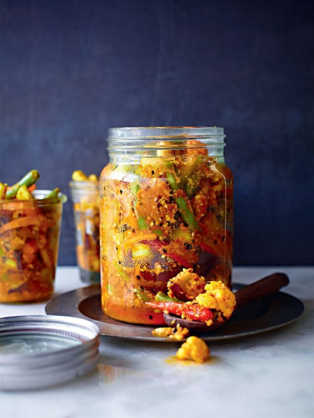 बिना तेल और बिना धूप के झटपट बनेगा गाजर, मूली और गोभी का अचार।