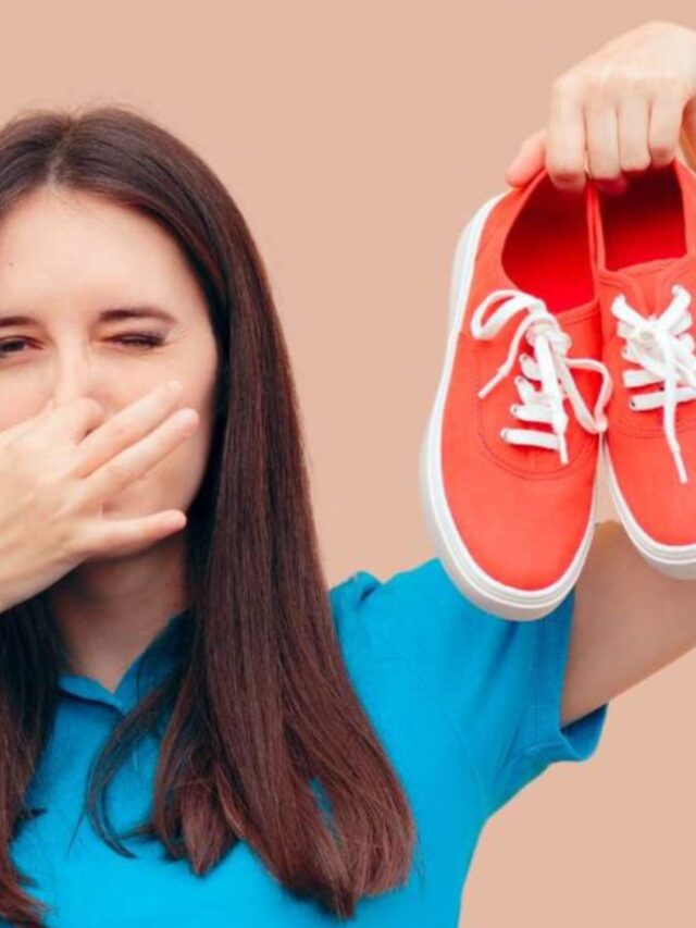 बिना धोए जूते से बदबू गायब करने के लिए काम आएंगे यह सस्ते और असरदार तरीके।